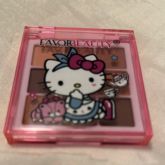 Favor Beauty Hello Kitty Eyeshadow Palette - Neutral Shades (Shade 4) - Picture 2 of 3